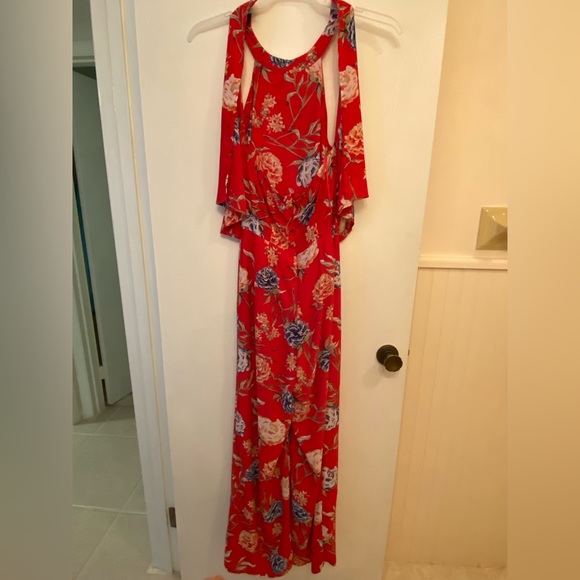 NWOT Romeo & Juliet Red Floral Jumpsuit - Size Medium - Picture 5 of 15